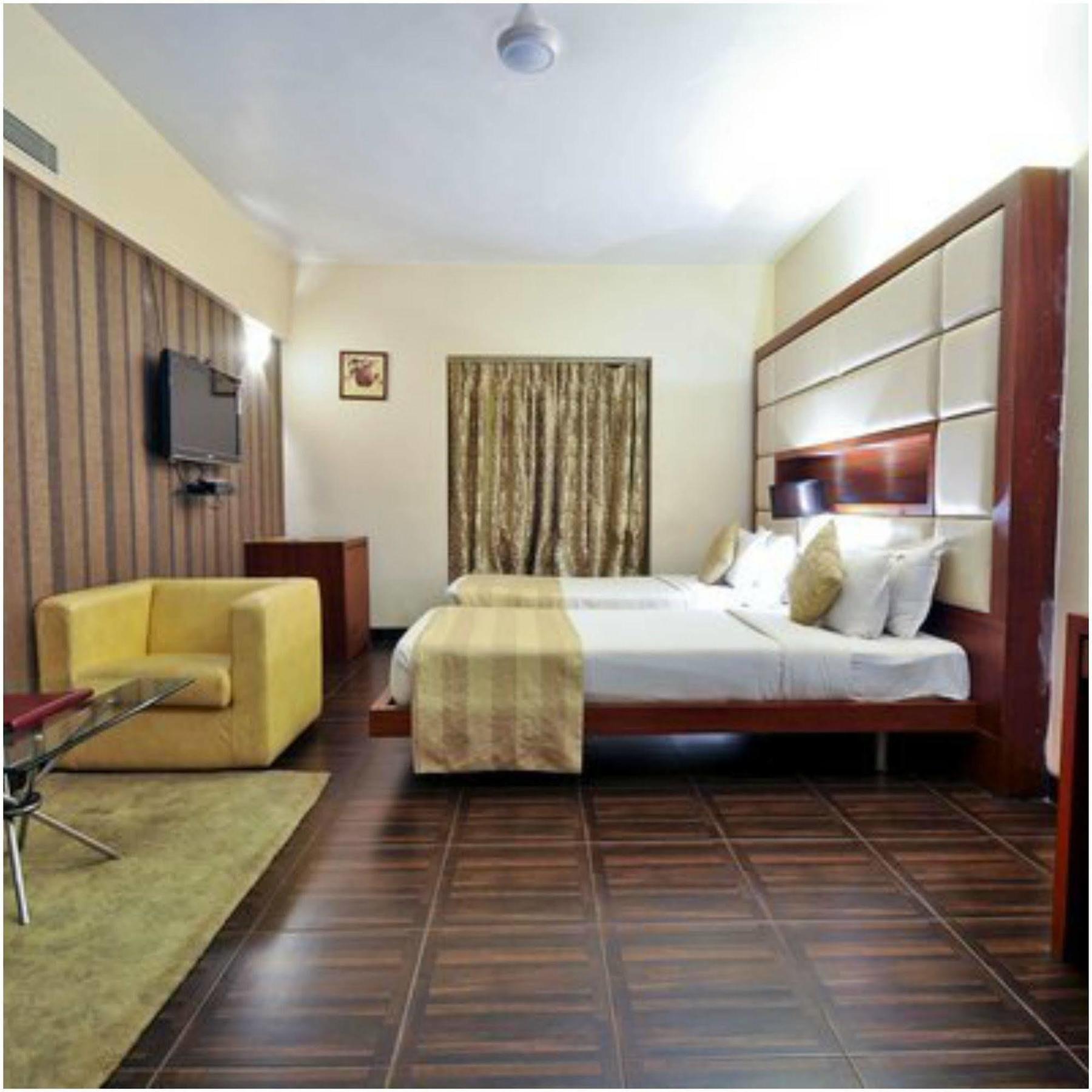 Kempton Hotel Kolkata Exterior photo