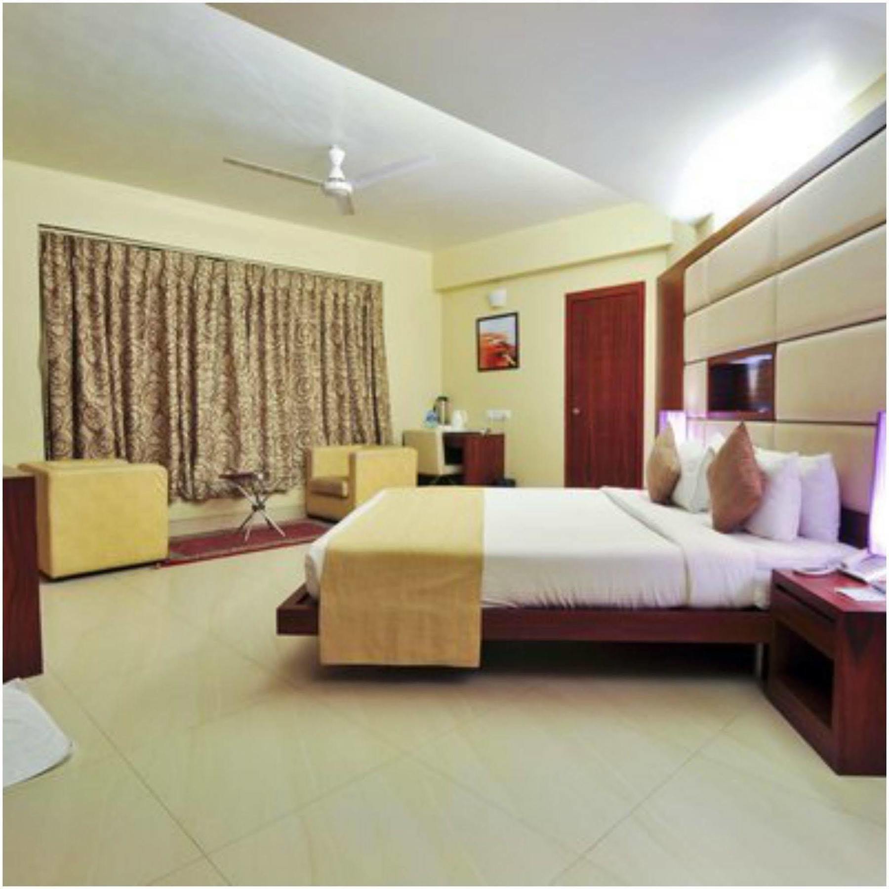 Kempton Hotel Kolkata Exterior photo