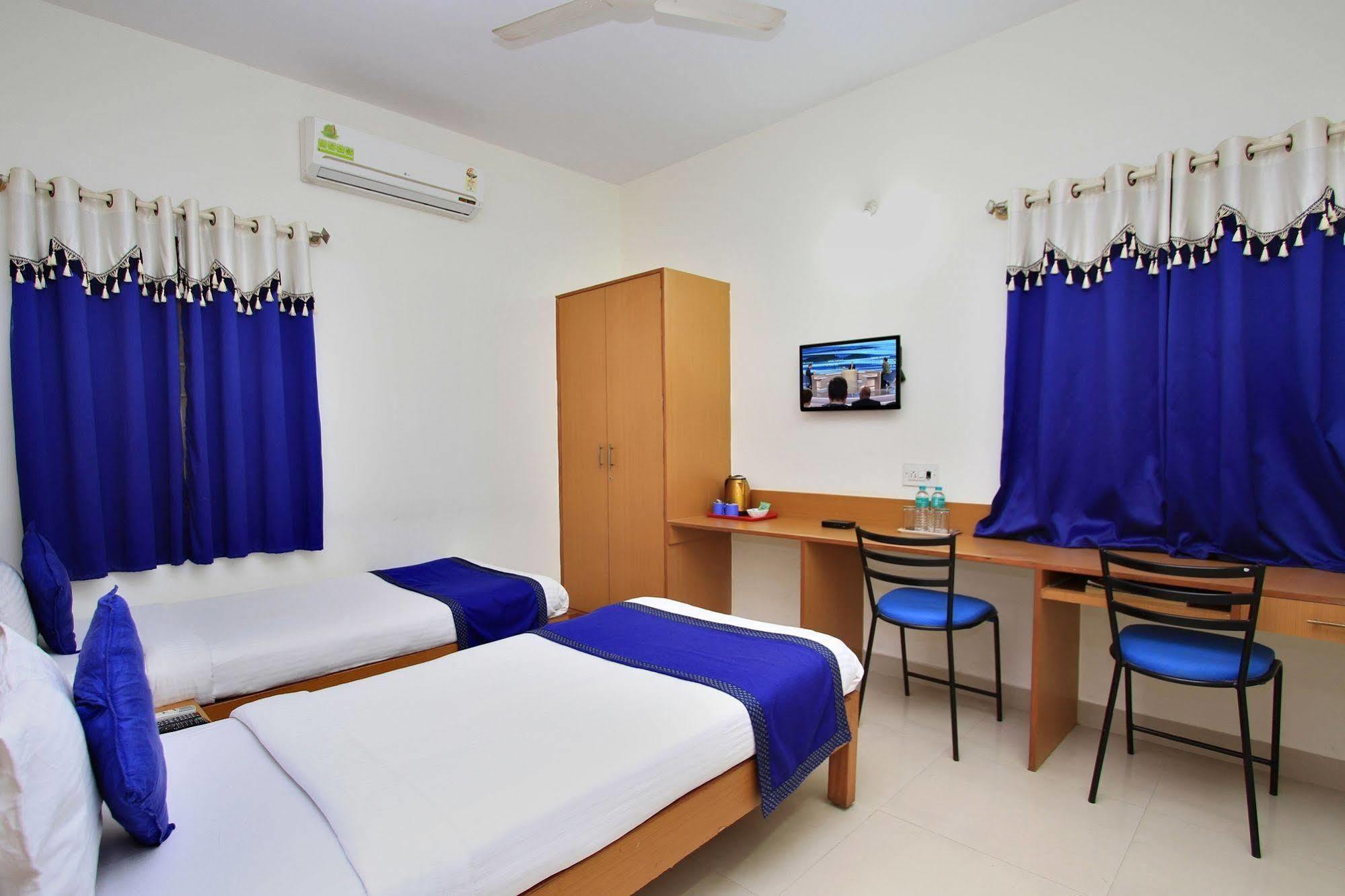 Kempton Hotel Kolkata Exterior photo